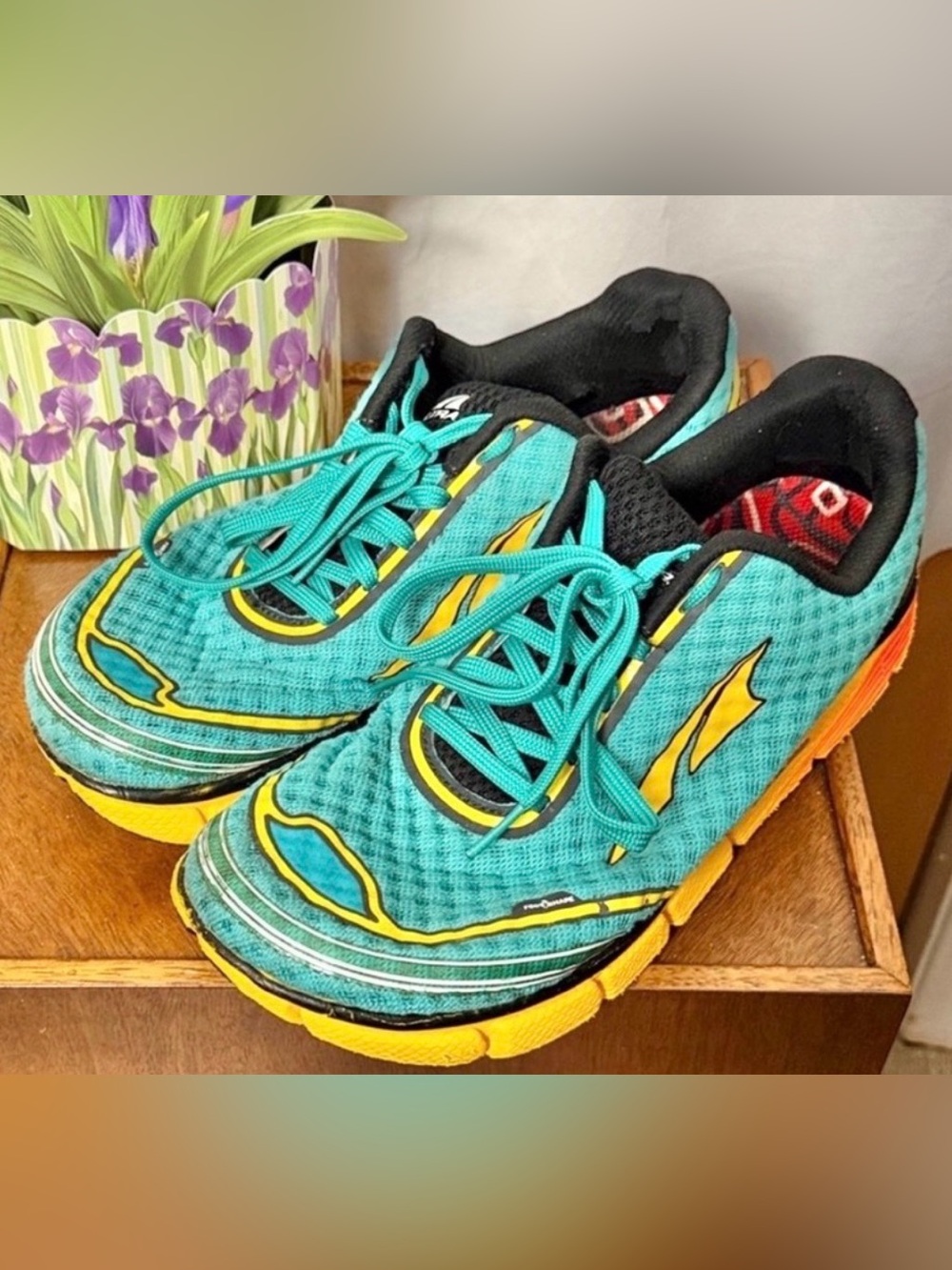 Altra Women’s Torin 2.0 Running Shoes in Parrot Blue and Yellow Size 10